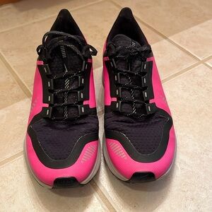 Women’s Size 8 Nike Pegasusus Shield GUC